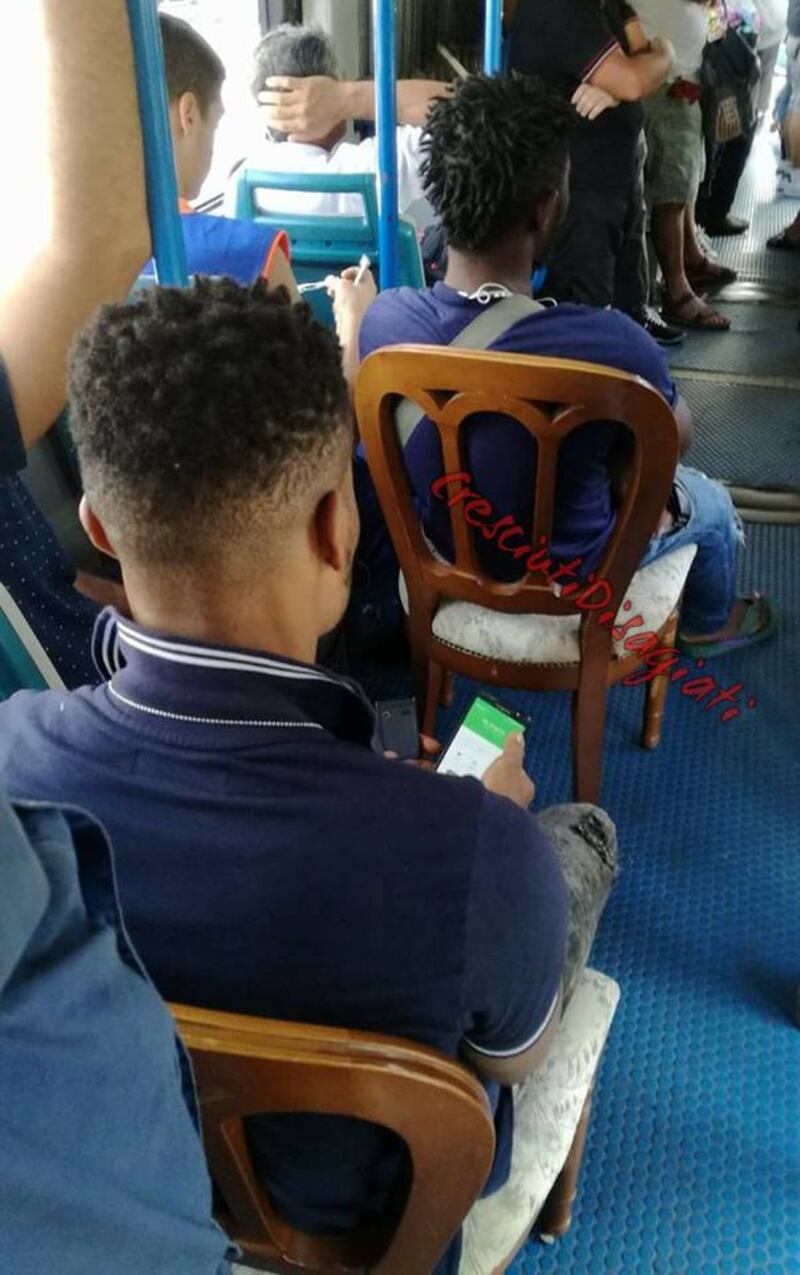 immigrati autobus