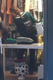 Ilary Blasi, shopping a Milano con l'amica Morena 8