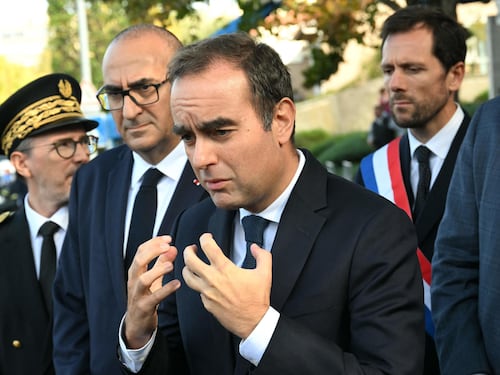 Caos Francia, i paletti di Lecornu. "Non sarò prigioniero dei partiti"