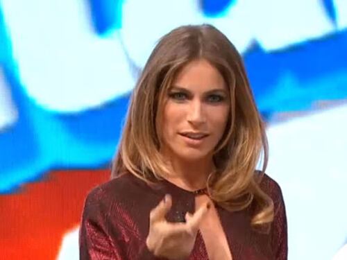 Eleonora Pedron, curve mozzafiato su Instagram: "In rosso fai impazzire"