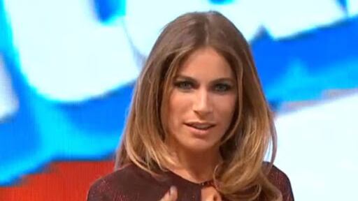 Eleonora Pedron, curve mozzafiato su Instagram: "In rosso fai impazzire"