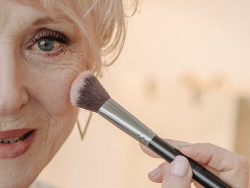 Occhiaie: come nasconderle con il trucco a 60 anni
