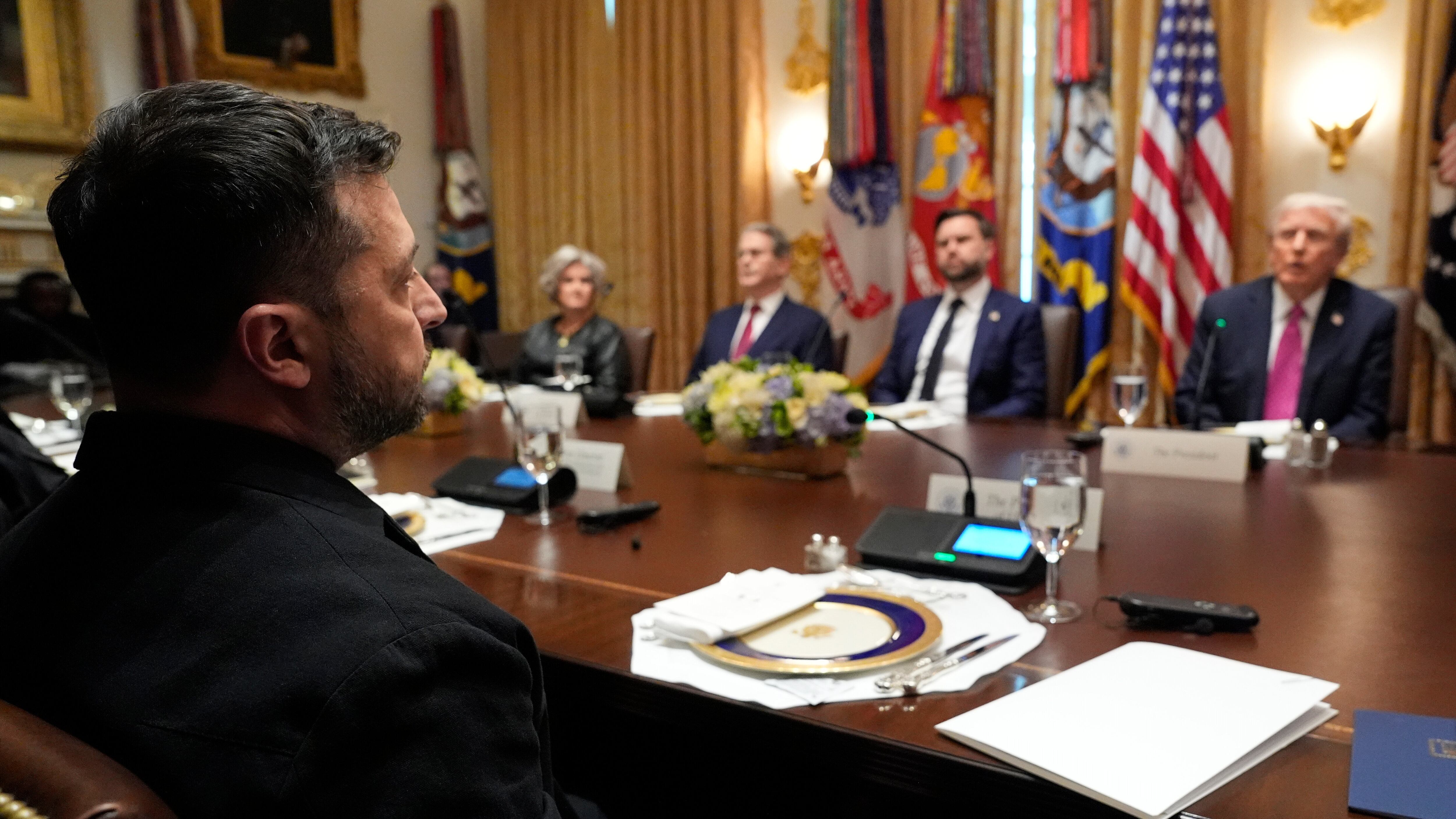 Trump a Zelensky: "Abbiamo finito". E lo Zar pretende l’intero Donetsk
