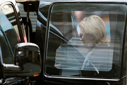 Hillary Clinton esce dalla casa della figlia dopo il malore 4