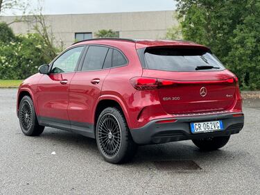 Mercedes EQA 300 4Matic: guarda la gallery del crossover elettrico premium 8
