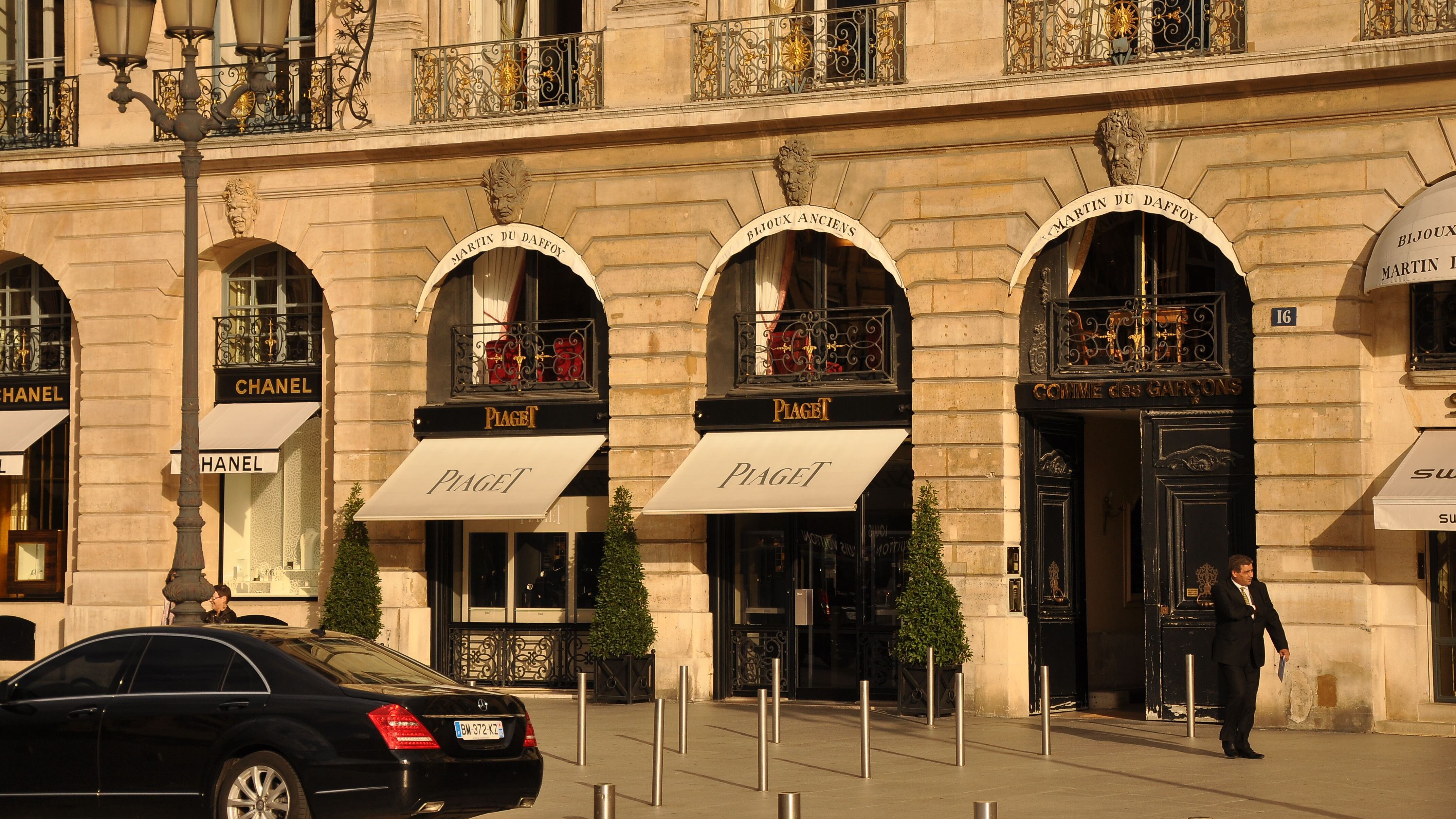 Rapinata una gioielleria Piaget di Parigi: bottino da oltre 10 milioni