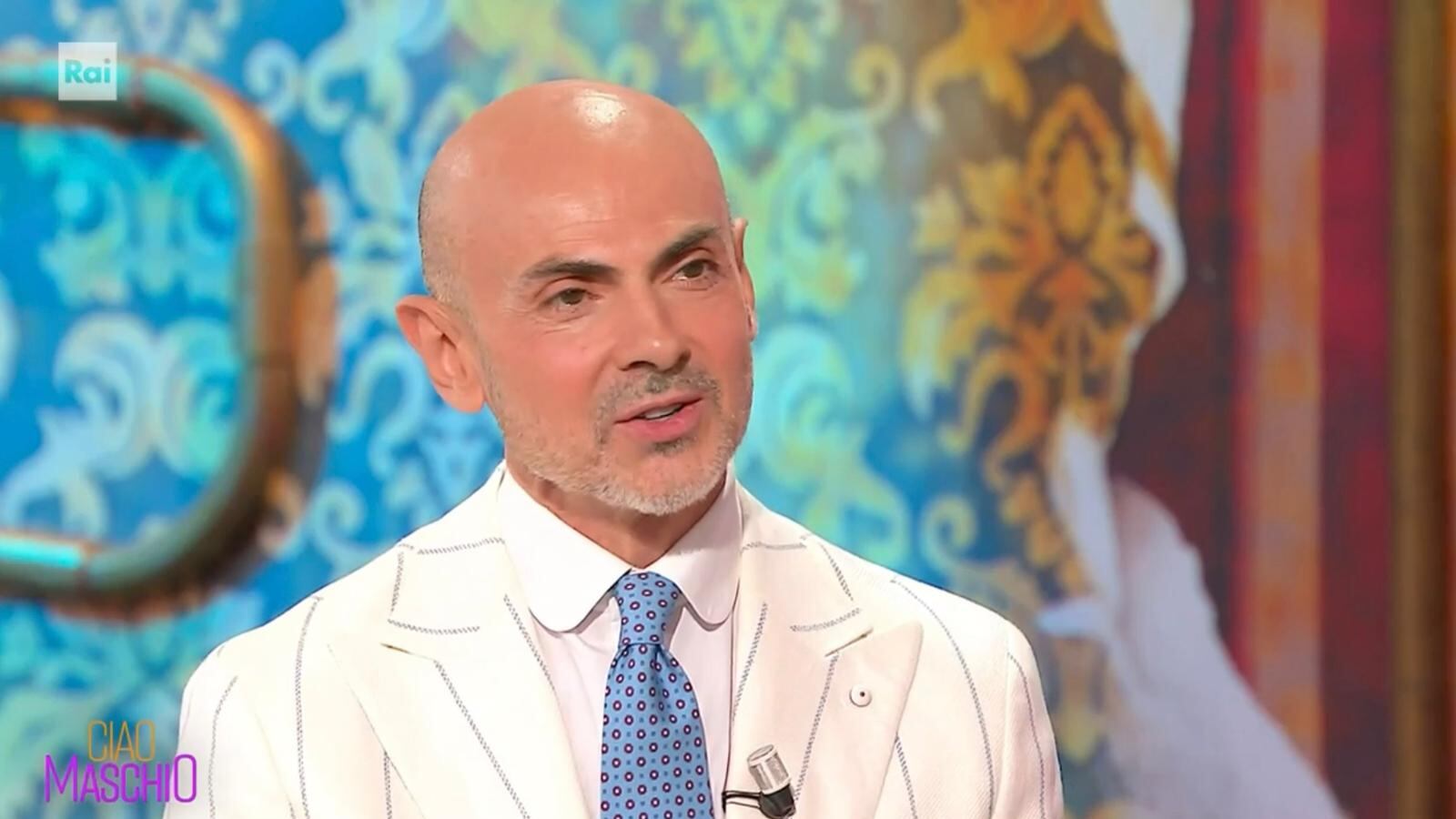 Enzo Miccio a Ciao Maschio: "Mio padre? Nella pratica piuttosto assente. Mi è mancata una sua carezza"