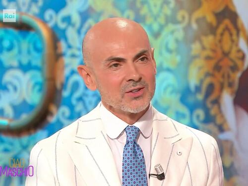 Enzo Miccio a Ciao Maschio: "Mio padre? Nella pratica piuttosto assente. Mi è mancata una sua carezza"