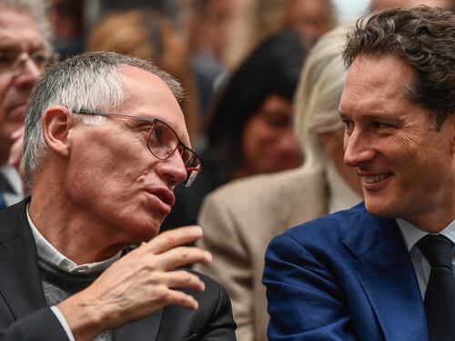 Stellantis getta la maschera e ricatta l'Italia: "Fabbriche a rischio"