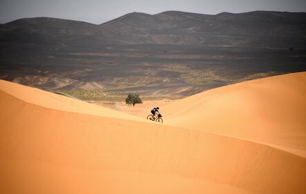 In Marocco si corre la Titan Desert, la gara per mountain biker nel deserto 9