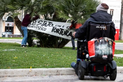 Anarchici davanti al palazzo della Cassazione di Roma 3
