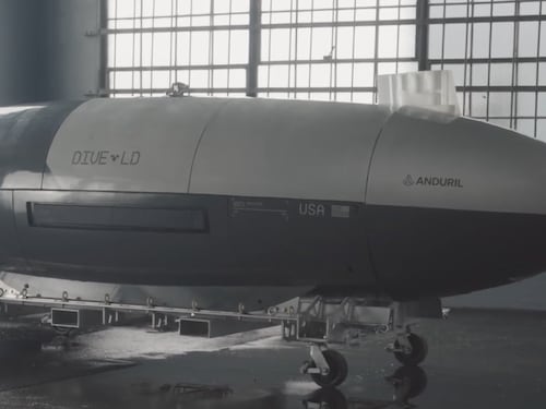 La missione segreta dei Navy SEAL e il drone sottomarino catturato da Teheran: cosa succede nello Stretto di Hormuz