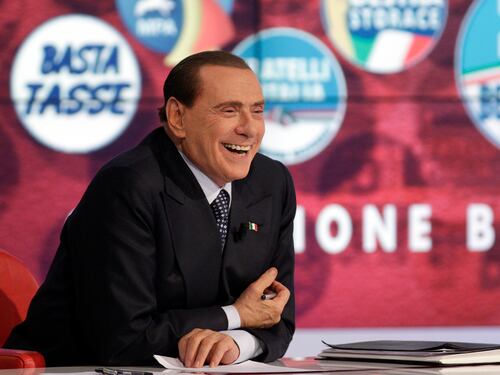 Berlusconi chiude col botto: "Alziamo le pensioni minime"