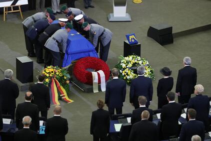 Così l'Europa dice addio a Helmut Kohl, uno dei suoi padri fondatori 17
