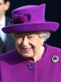 La Regina Elisabetta in viola per la Royal British Legion Industries 3