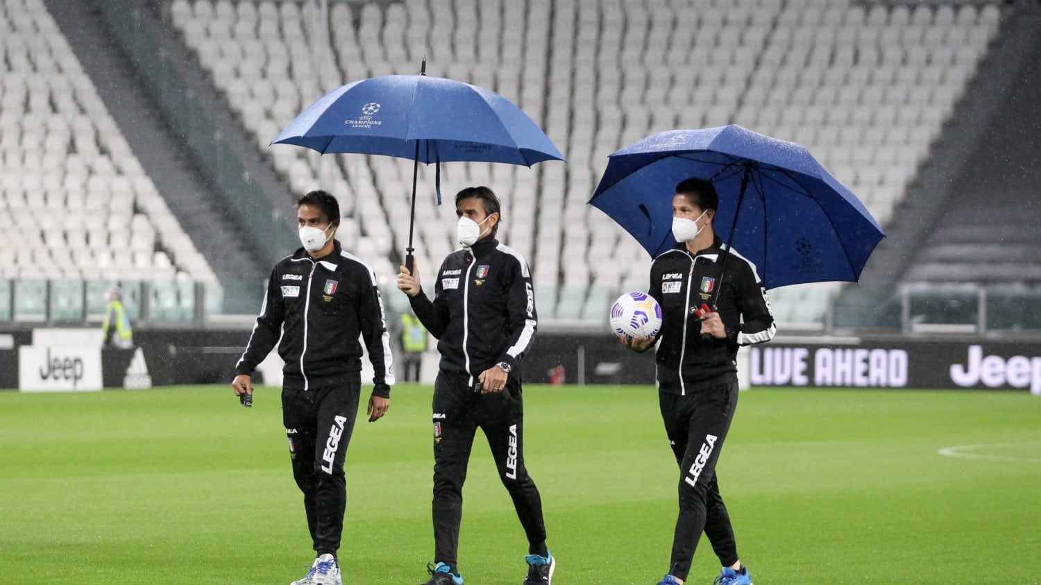 Bianconeri in campo soli. Governo e Cts col Napoli. "La scelta spetta all'Asl"