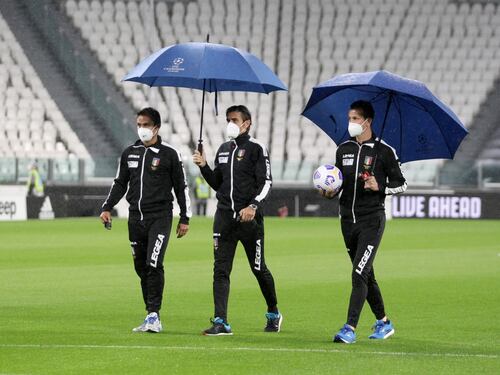 Bianconeri in campo soli. Governo e Cts col Napoli. "La scelta spetta all'Asl"