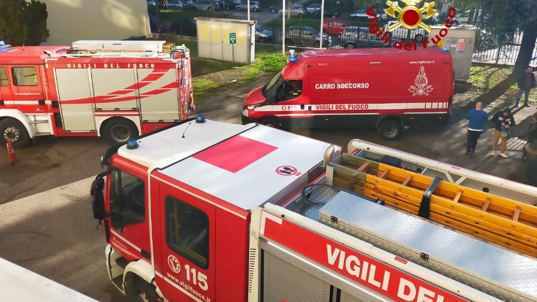 Due incendi, scuola evacuata a Milano