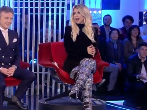 Il look di Wanda Nara al Gf Vip fa discutere: "Quasi 10mila euro per un paio di scarpe?"