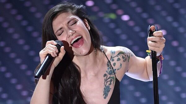 Tra successi e ricerca, il gran debutto di Elisa. È il suo show più bello (con Renato Zero ospite)