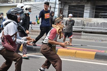 Indonesia, proteste contro la rielezione del presidente Joko Widodo 4