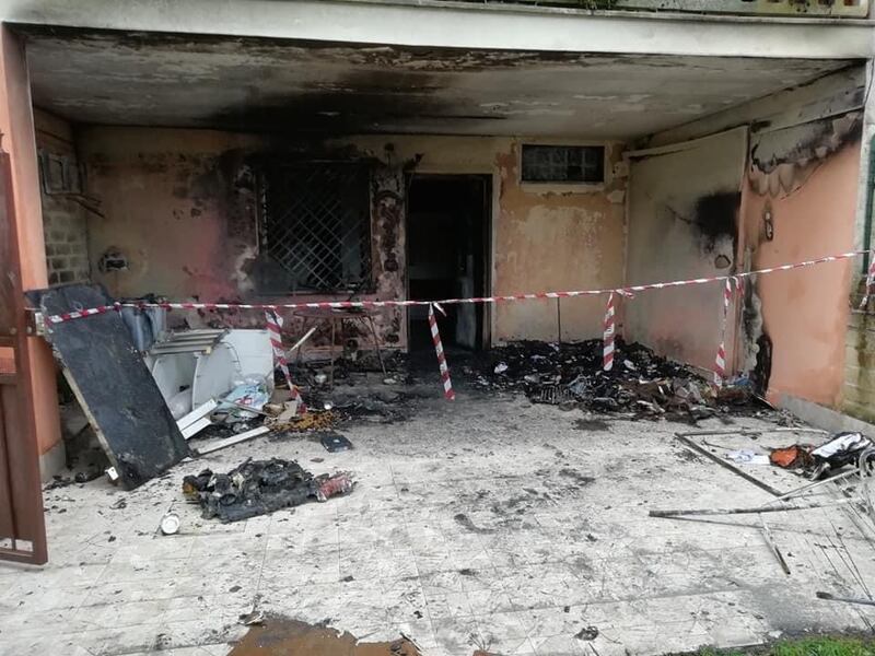 Tragedia a Capodanno, una coppia perde la casa: "È stato un petardo" 1