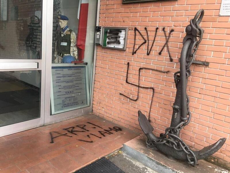 Scritte fasciste Anpi Prato