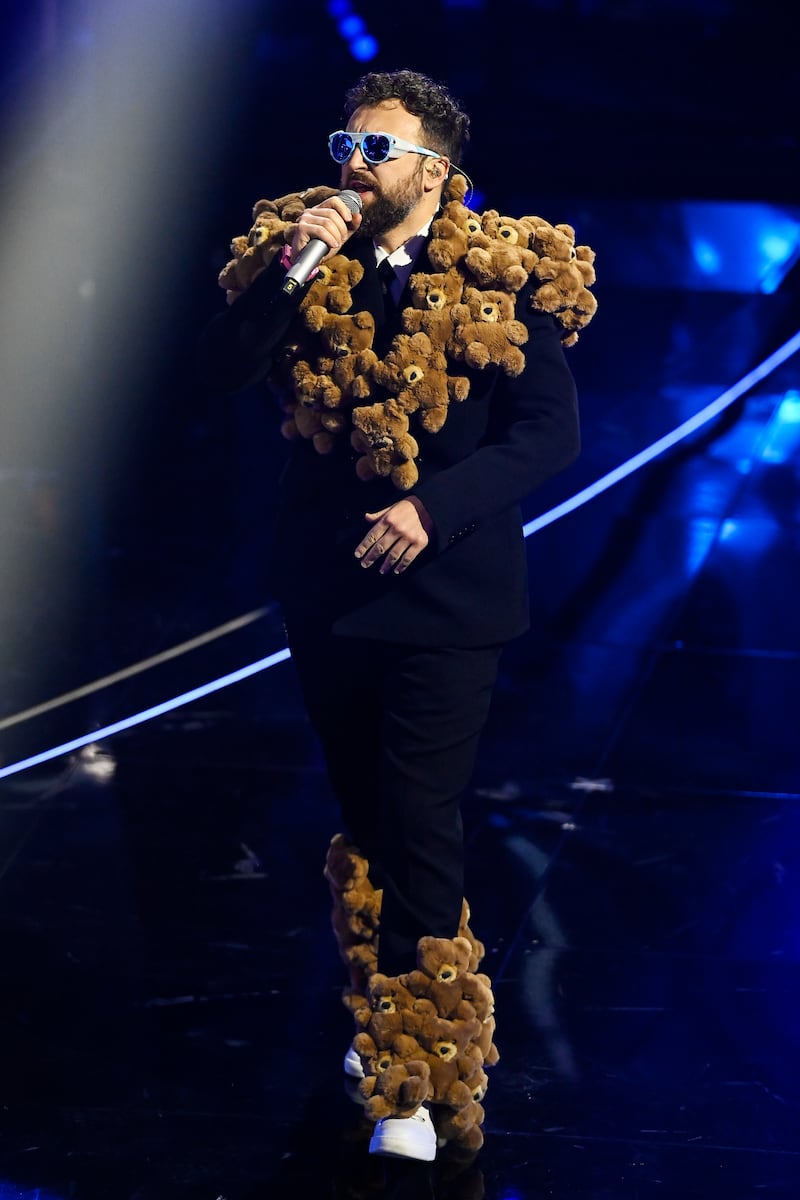 Sanremo 2024: ecco il look della prima serata del Festival di Dargen D'Amico 4