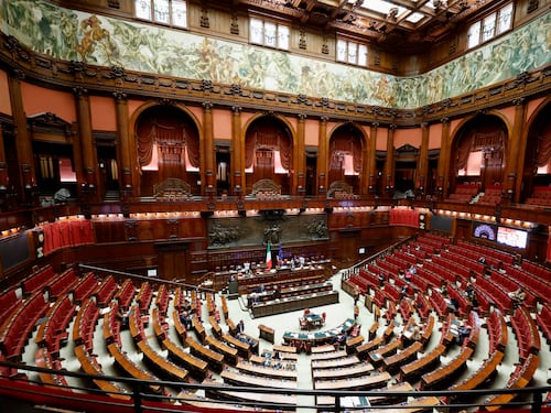 Manovra, sì della Camera al voto di fiducia. Giorgetti: "Per le pensioni vedremo nel 2026"