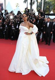 Rihanna, tatuaggi e smeraldi sul red carpet di Cannes 4