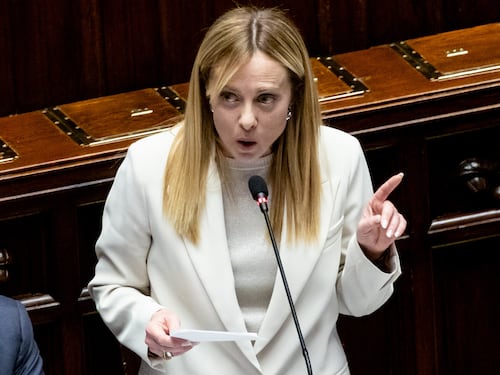 Meloni apre il tavolo con l'opposizione. Filo diretto con Elly sul dossier Iran