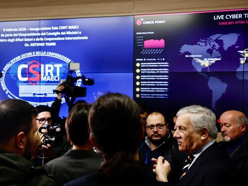 Attacchi hacker, Tajani presenta nuova sala operativa alla Farnesina. "L’Italia è all’avanguardia"