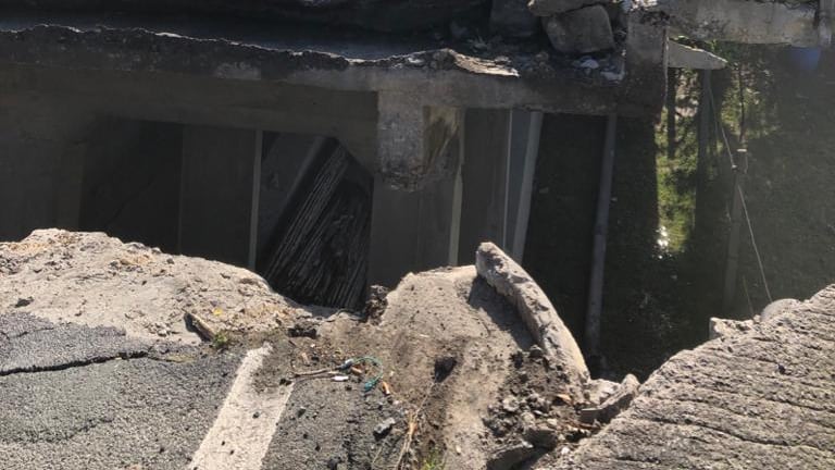 Crolla il ponte. L'Anas diceva: "È sicuro"