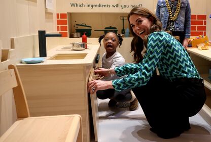 Kate Middleton tra i bambini, foto 5