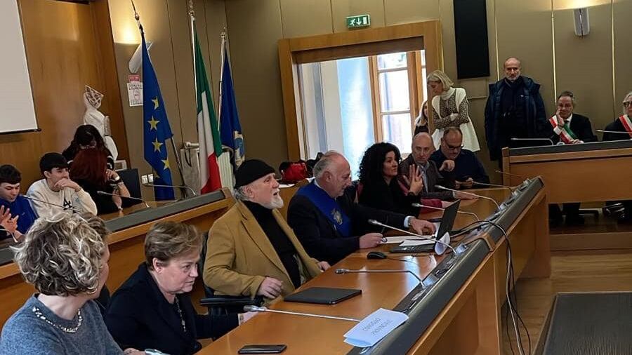"Legittimo l'attacco di Hamas". Moni Ovadia giustifica il massacro del 7 ottobre
