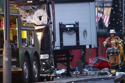 Berlino, il tir crivellato di colpi 4