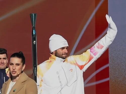 Corsa per accaparrarsi le tute dei tedofori di Milano Cortina 2026, occhio alle truffe