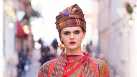 E la moda porta l'arcobaleno in passerellaAlla ribalta pure le nuove leve: piacciono i modelli minimal di San Andrès