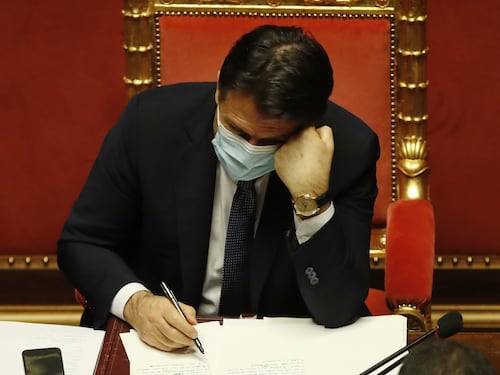 Conte cerca altri voltagabbana, ma a fine mese rischia il game over
