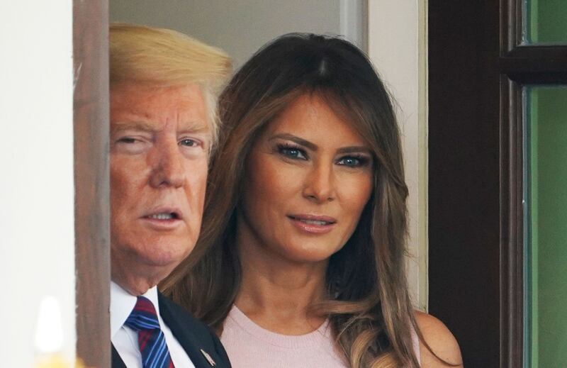 Melania Trump nell'orto con i tacchi: foto 8