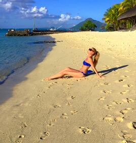 Federica Panicucci sexy alle Maldive 6