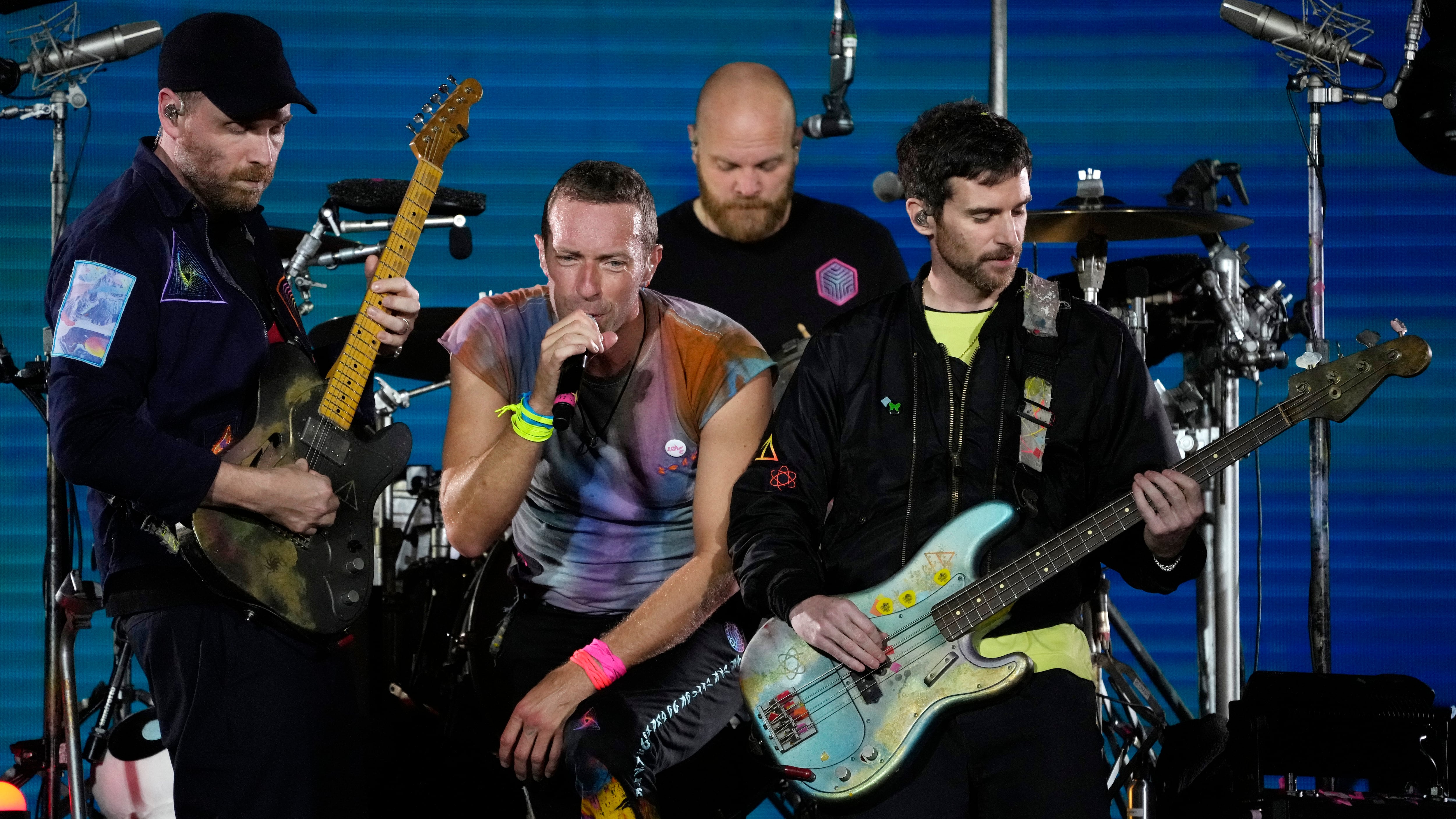 La musica spaziale dei Coldplay tra Luna, amore e Brian Eno