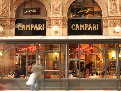 Campari: vendite in rialzo nel 2024, possibile impatto dazi fino a 100 mln