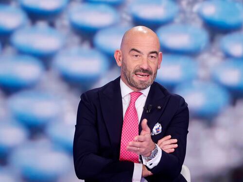 L'allarme di Bassetti: "Chiudere il tamponificio Italia"