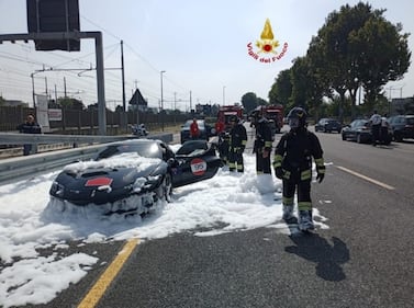 Mestre, la Ferrari 296 GTS esplode e prende fuoco: le immagini choc 6