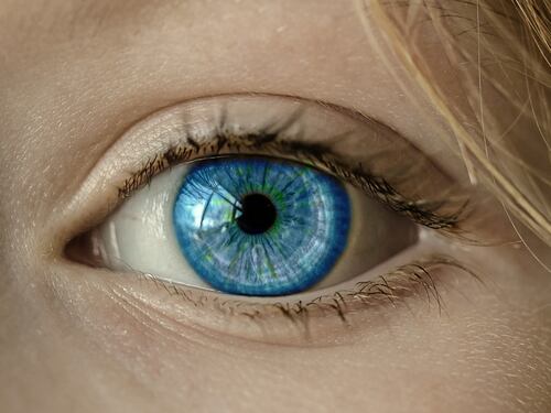 In futuro un gel adesivo potrà riparare la cornea e sostituire il trapianto
