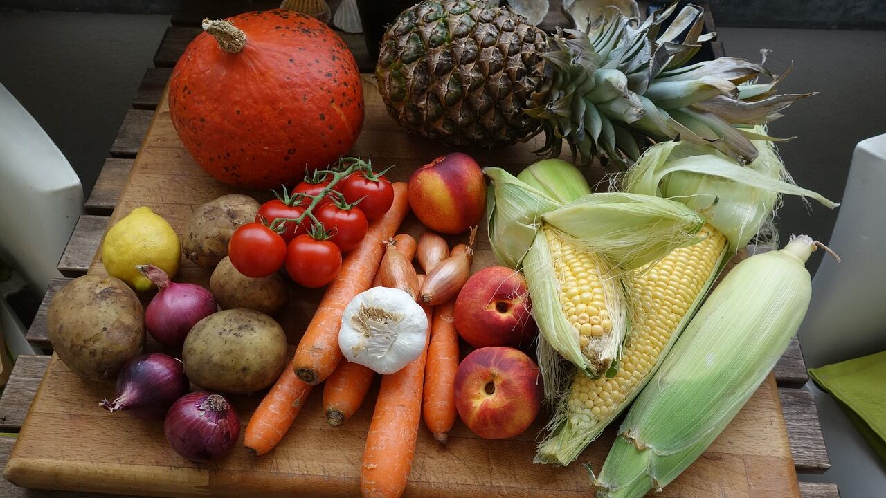 Alimentazione, attenzione quando si assumono antibiotici: ecco cosa non mangiare
