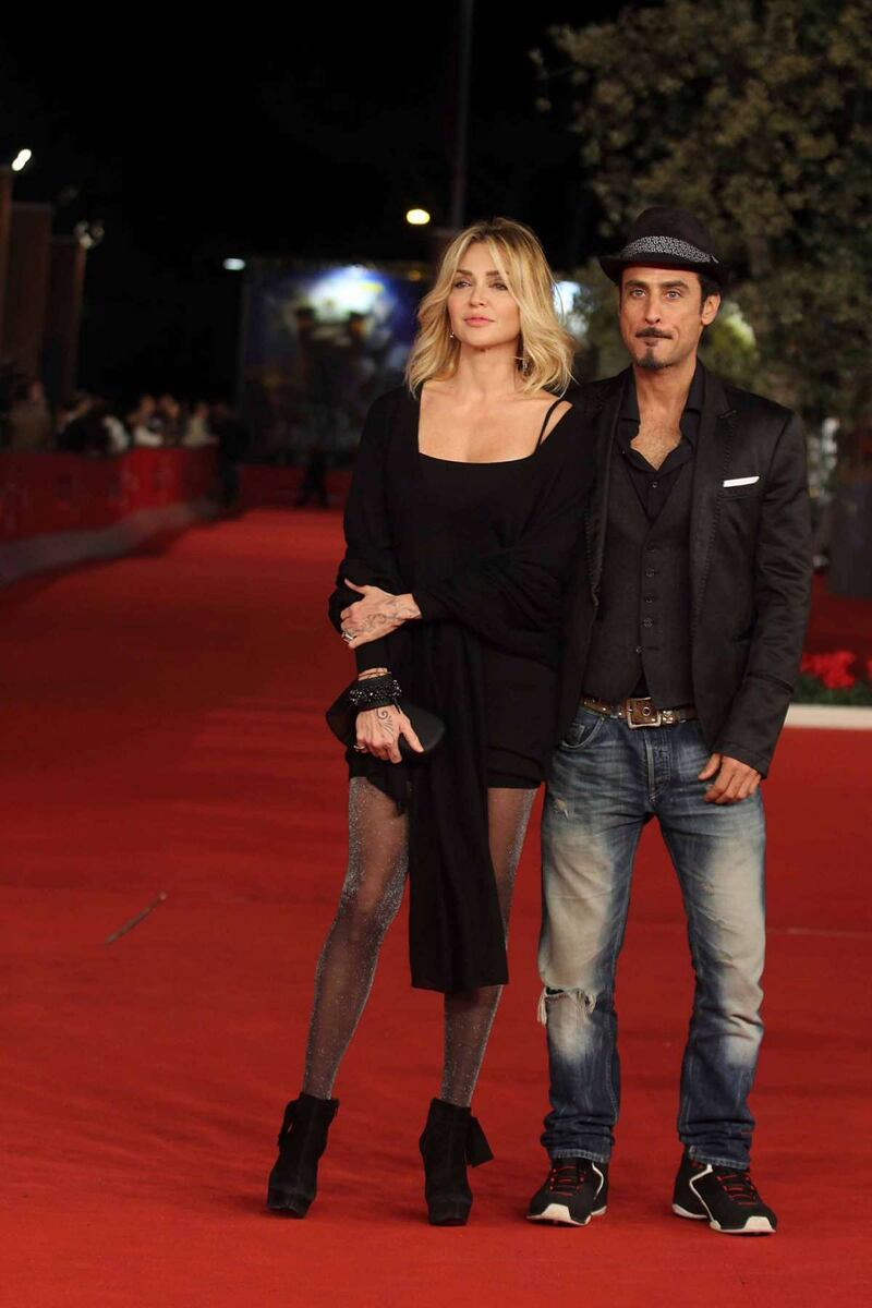 Paola Barale e Raz Degan, le foto della coppia 10