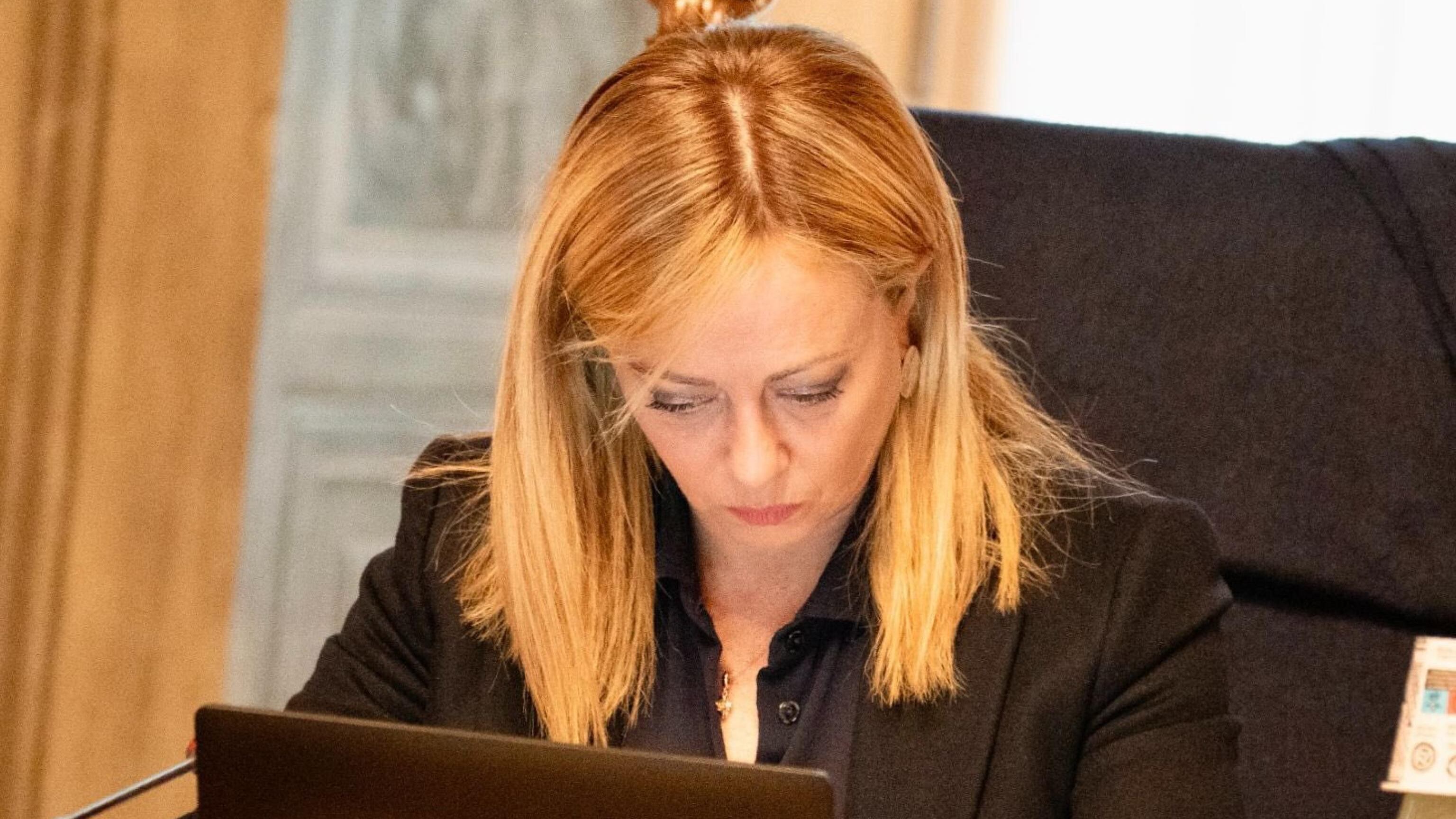 Pos, tetto al contante e reddito: così la Meloni smonta le fake news