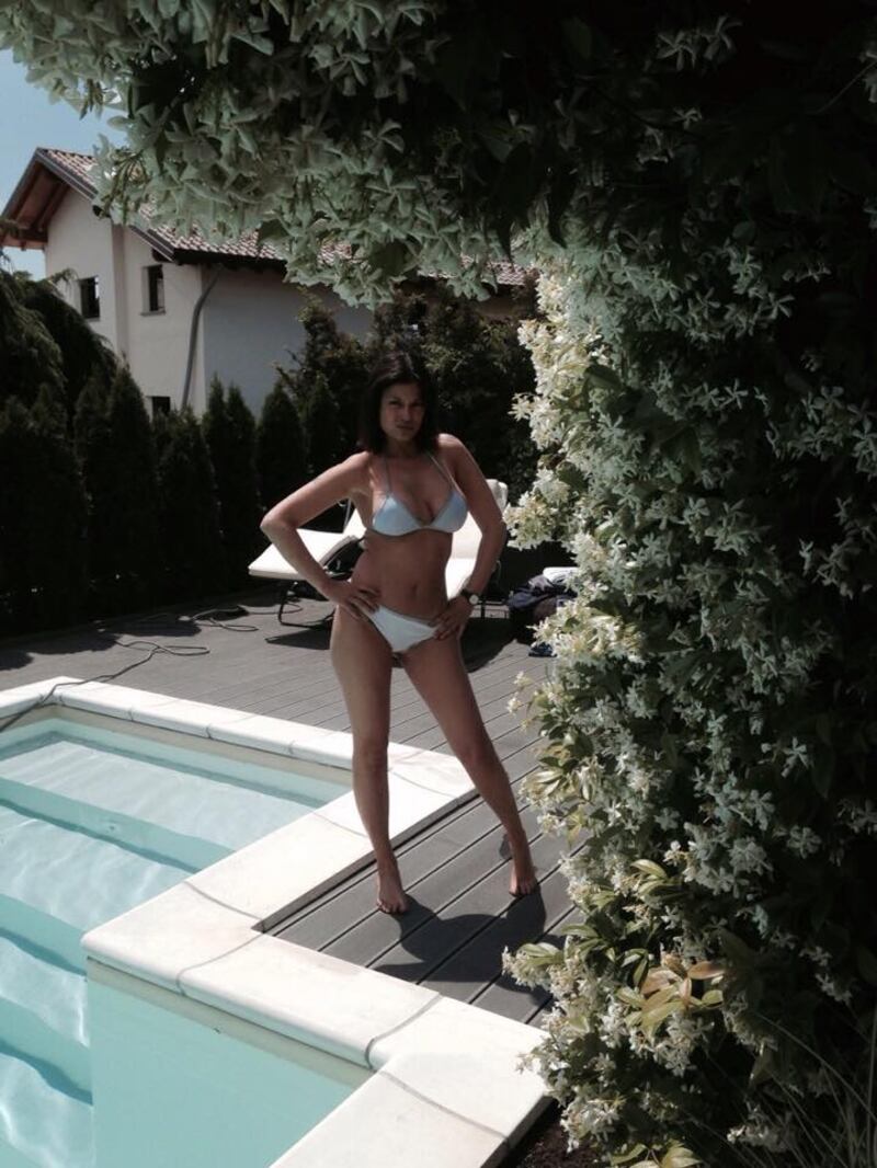 Sara Tommasi apre una nuova fanpage su Facebook: tutte le foto sexy 6